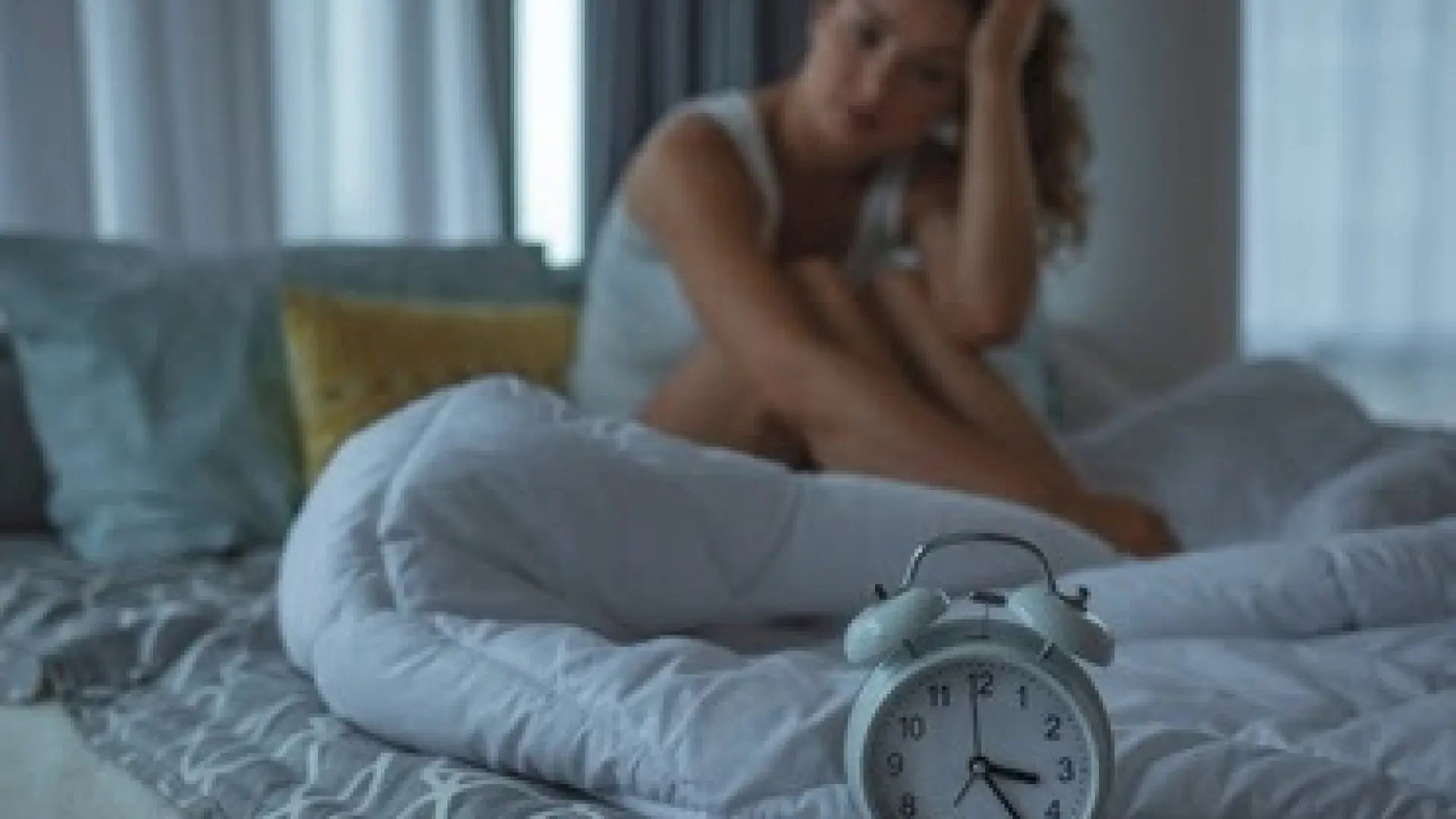 El consejo de un neumólogo para lograr dormir en las noches de calor: una ducha templada o aplicar agua fría en muñecas
