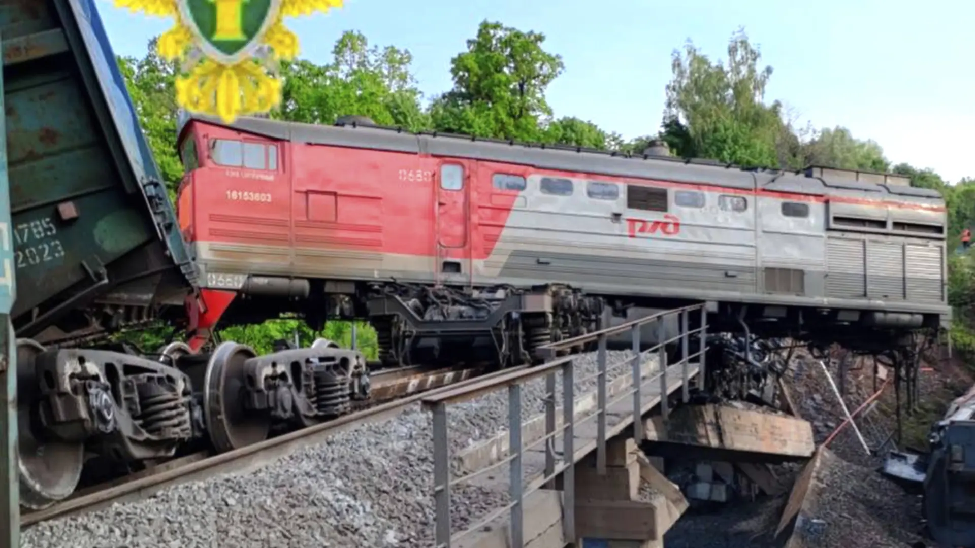 Un puente se derrumba sobre un tren de pasajeros en Rusia: al menos siete muertos y decenas de heridos