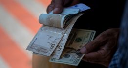 Bloomberg: La ofensiva de Nicolás Maduro contra plataformas de divisas sacude el mercado negro