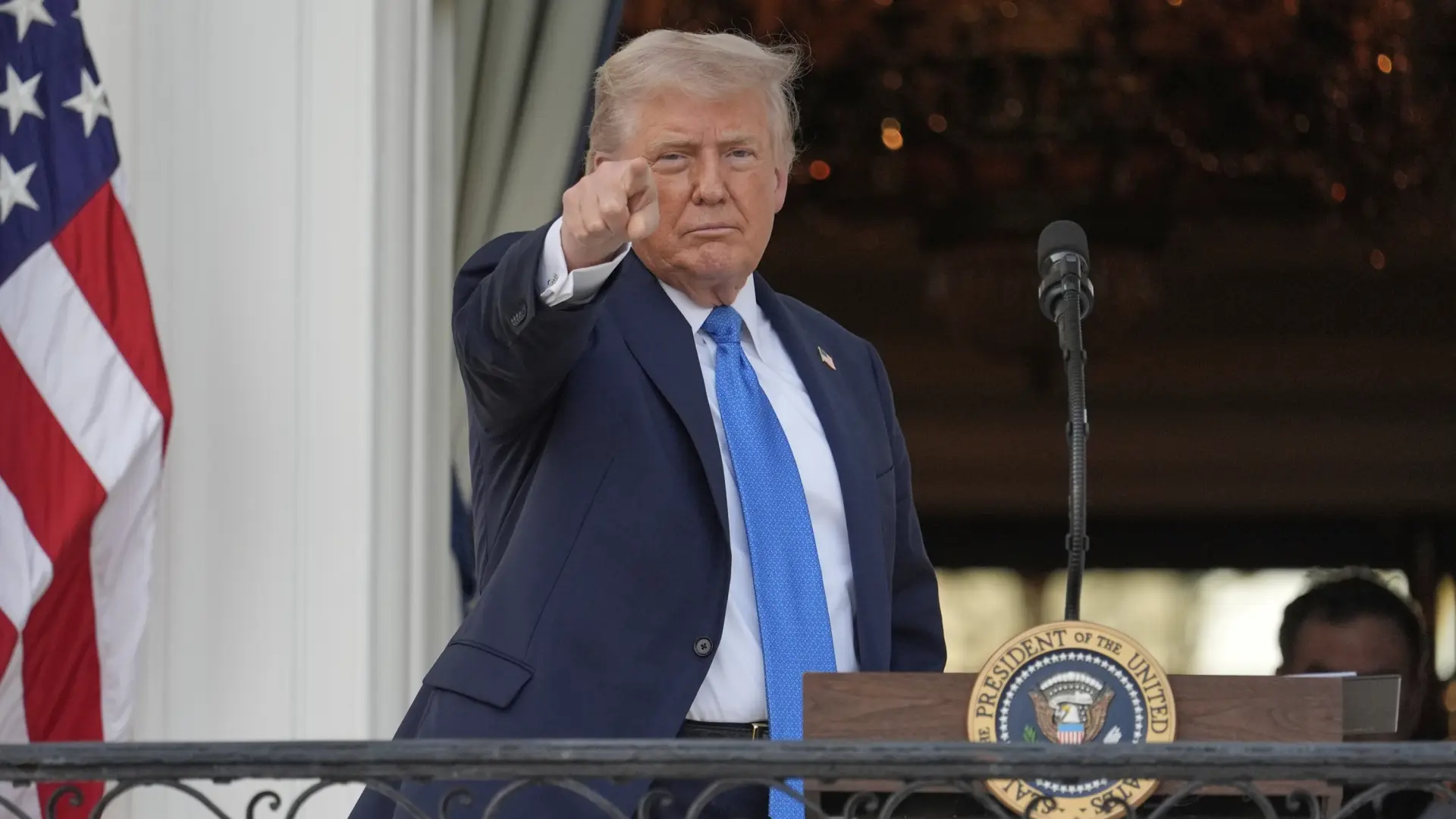Trump prohíbe la entrada de nacionales de doce países y limita la de otros siete