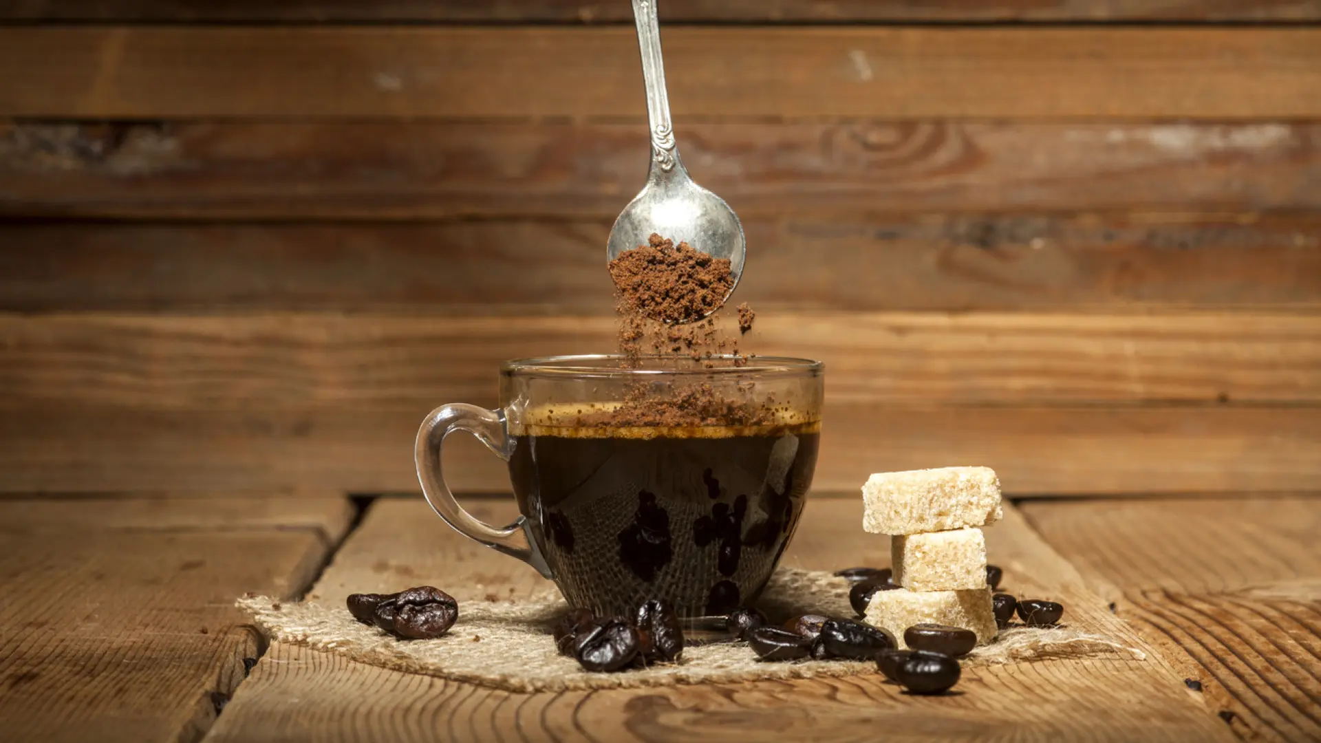 La preferencia por el café instantáneo se relaciona genéticamente con el riesgo de problemas de visión, según un estudio