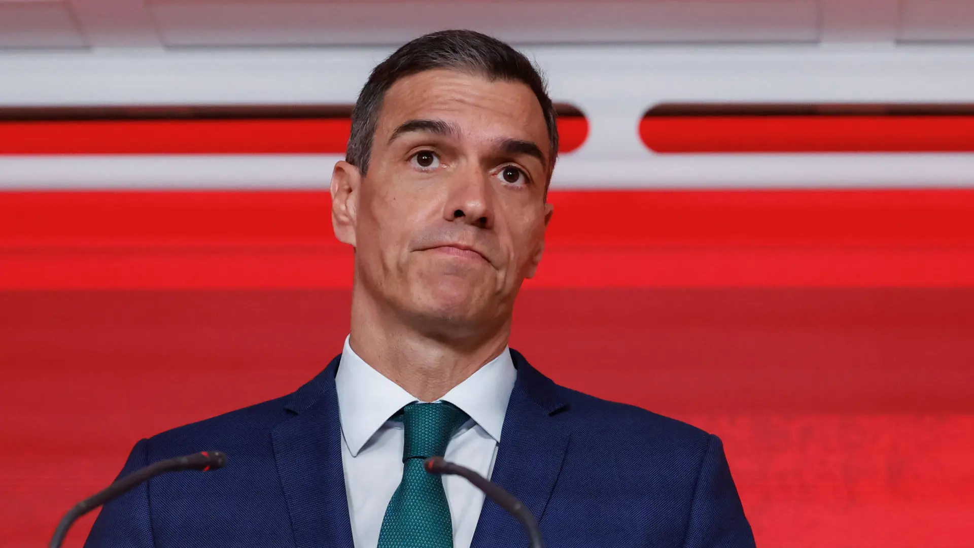 El periódico 'The Times' compara a Sánchez con un capo de la mafia y afirma que "el pueblo español merece algo mejor"