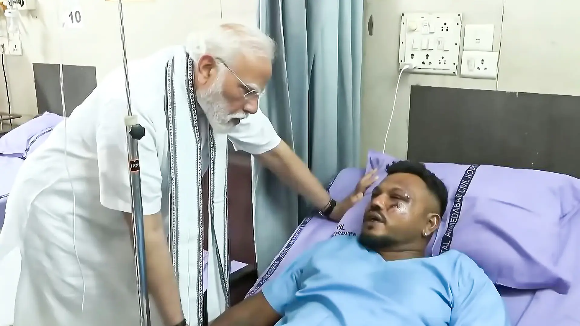 Habla el único superviviente del accidente aéreo en la India con 268 víctimas: "Cuando me levanté, había cadáveres a mi alrededor"