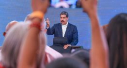 El País: El chavismo intensifica la persecución por el uso del dólar fuera del mercado oficial