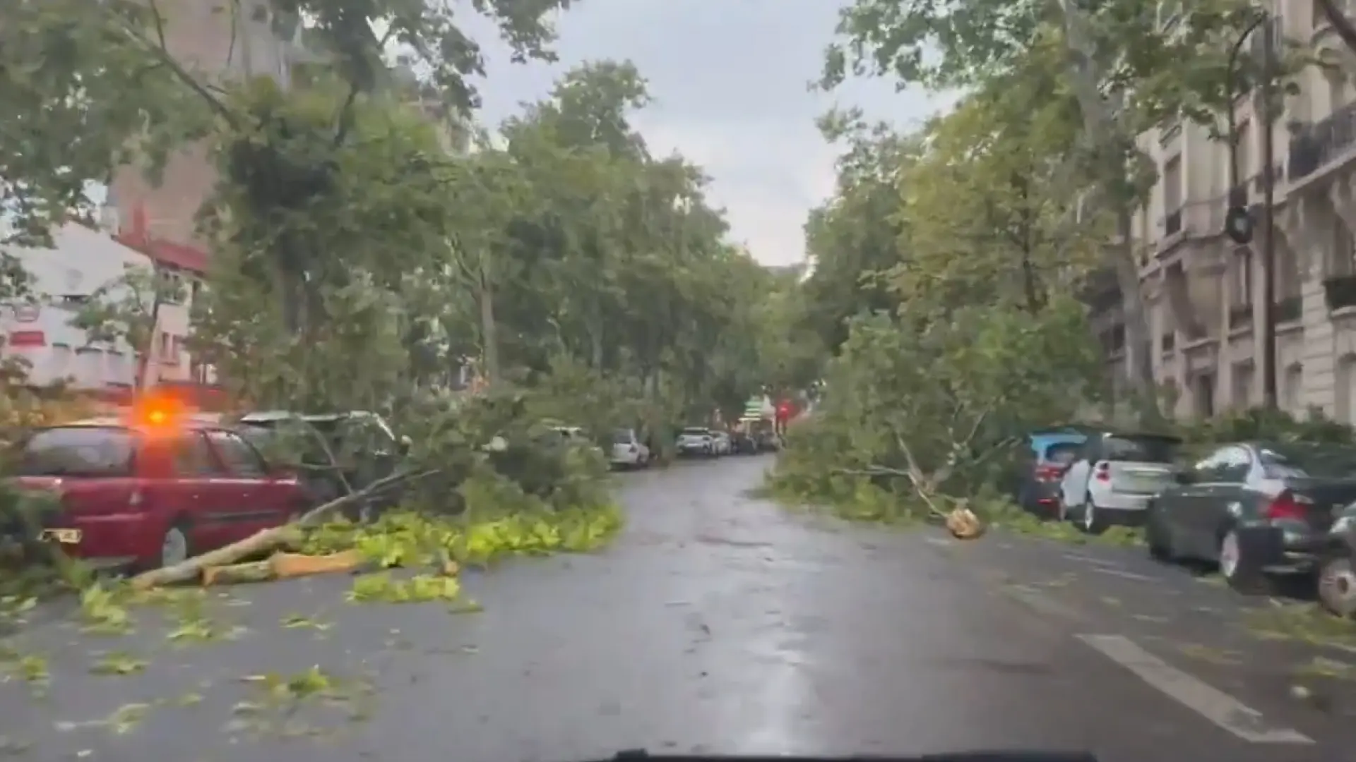 Tormentas violentas recorren Francia y dejan al menos dos muertos y 17 heridos