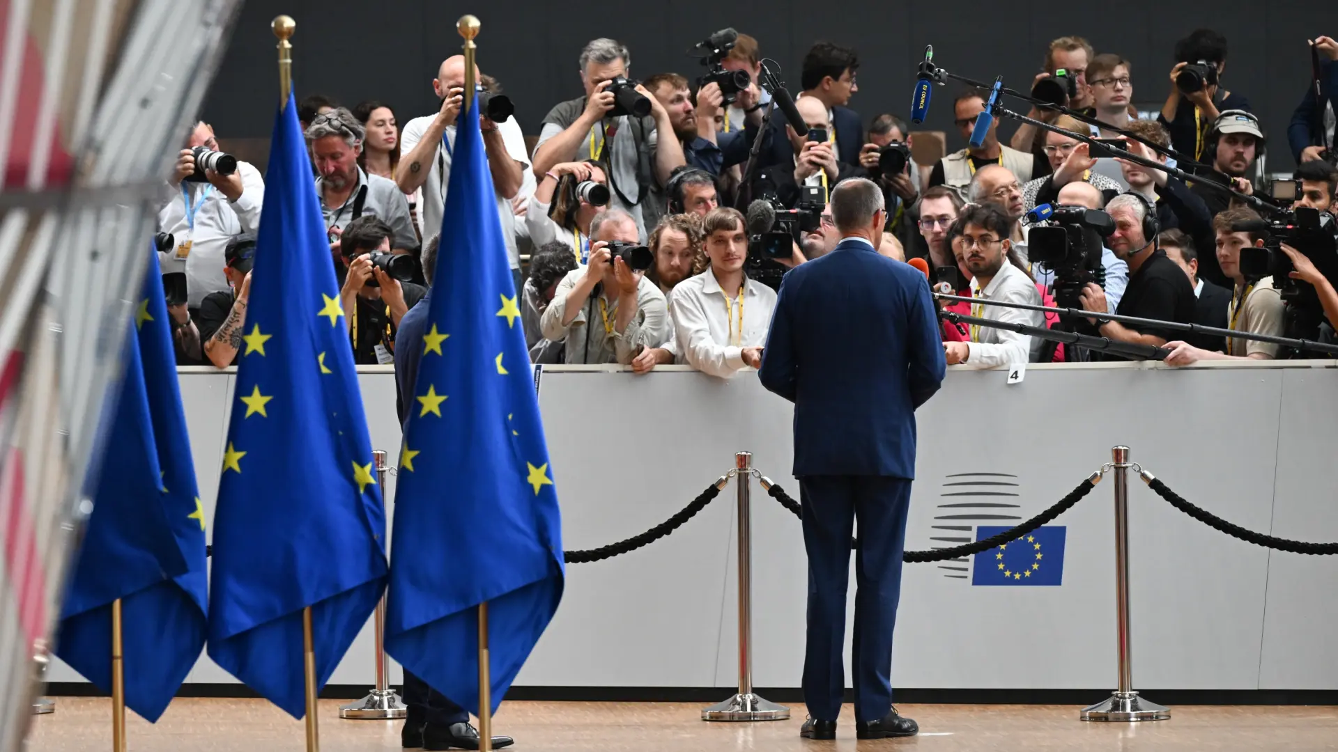 Los líderes de la UE pactan acelerar el gasto en defensa "en plena coherencia" con el alza al 5% que exige la OTAN
