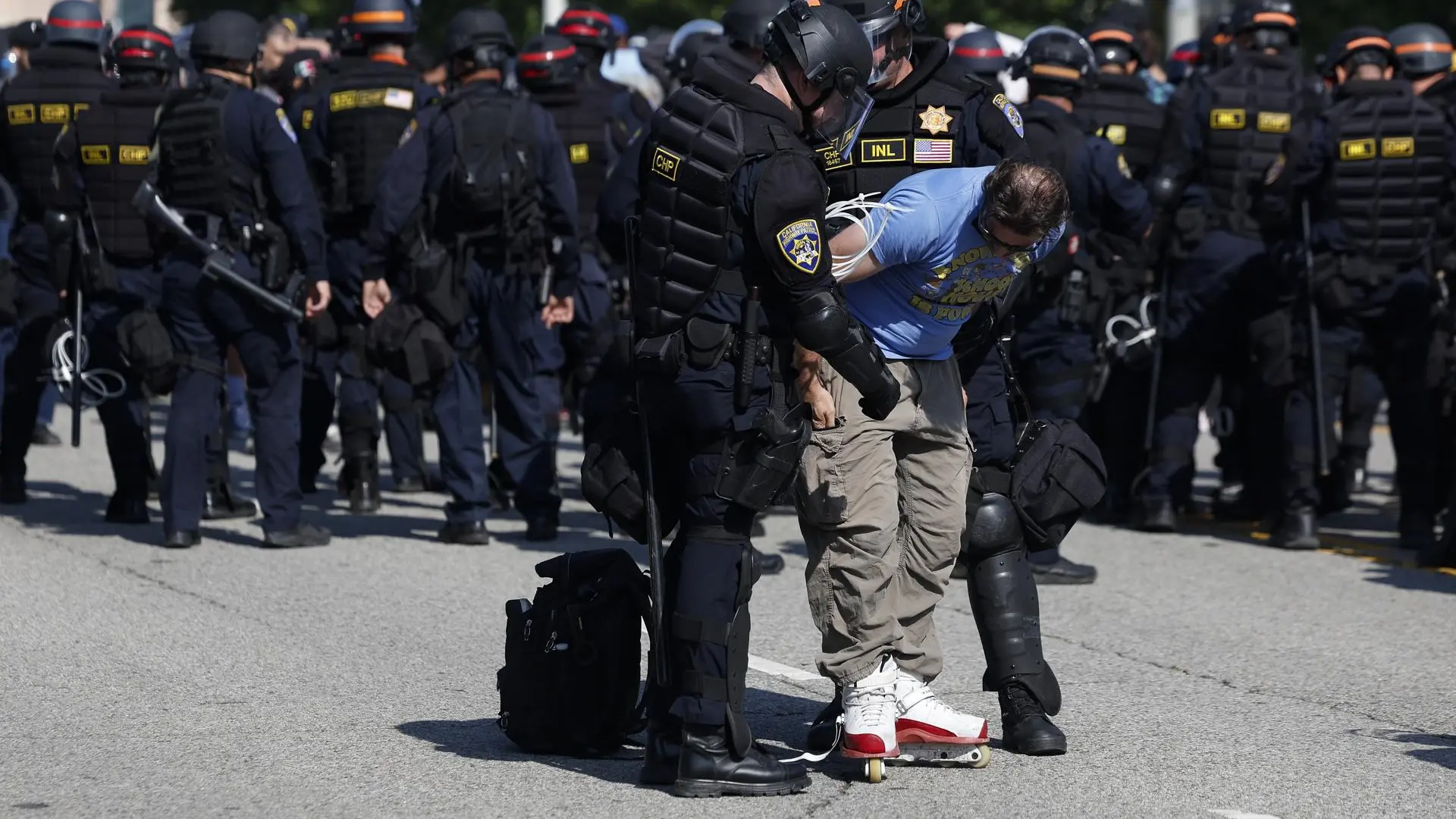Un tribunal bloquea la orden de Trump de desplegar al Ejército en Los Ángeles