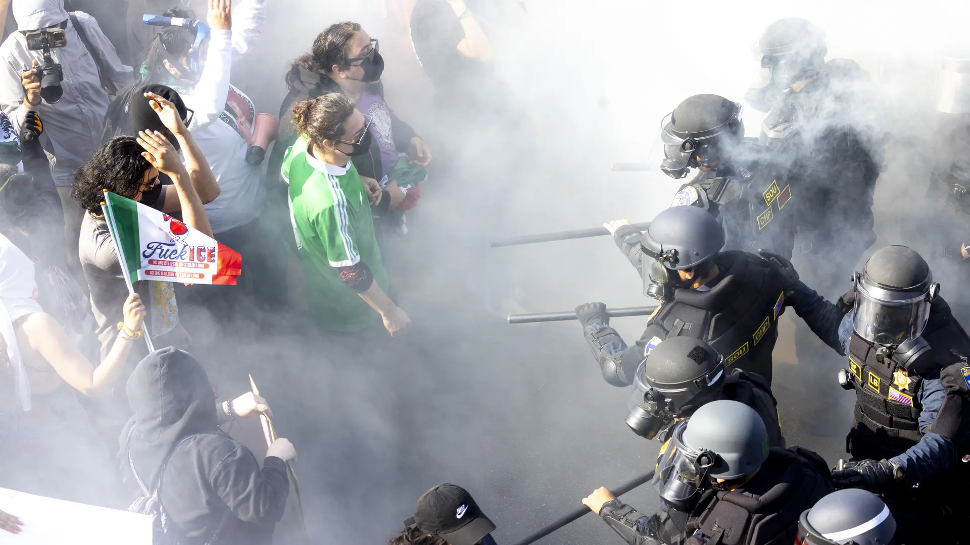 Las espectaculares imágenes de los disturbios en Los Ángeles con la llegada de las tropas