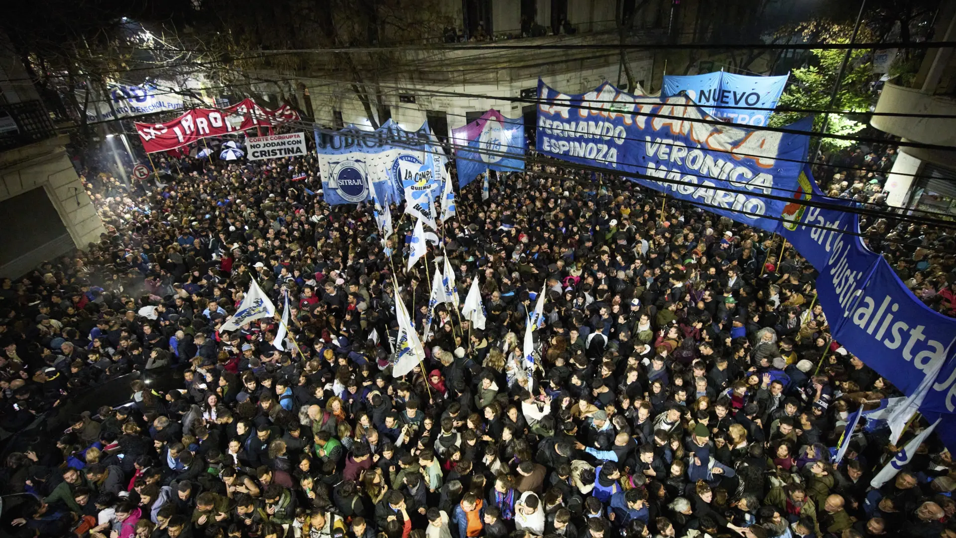 Crece la protesta en Argentina tras ratificación de condena a Cristina Fernández