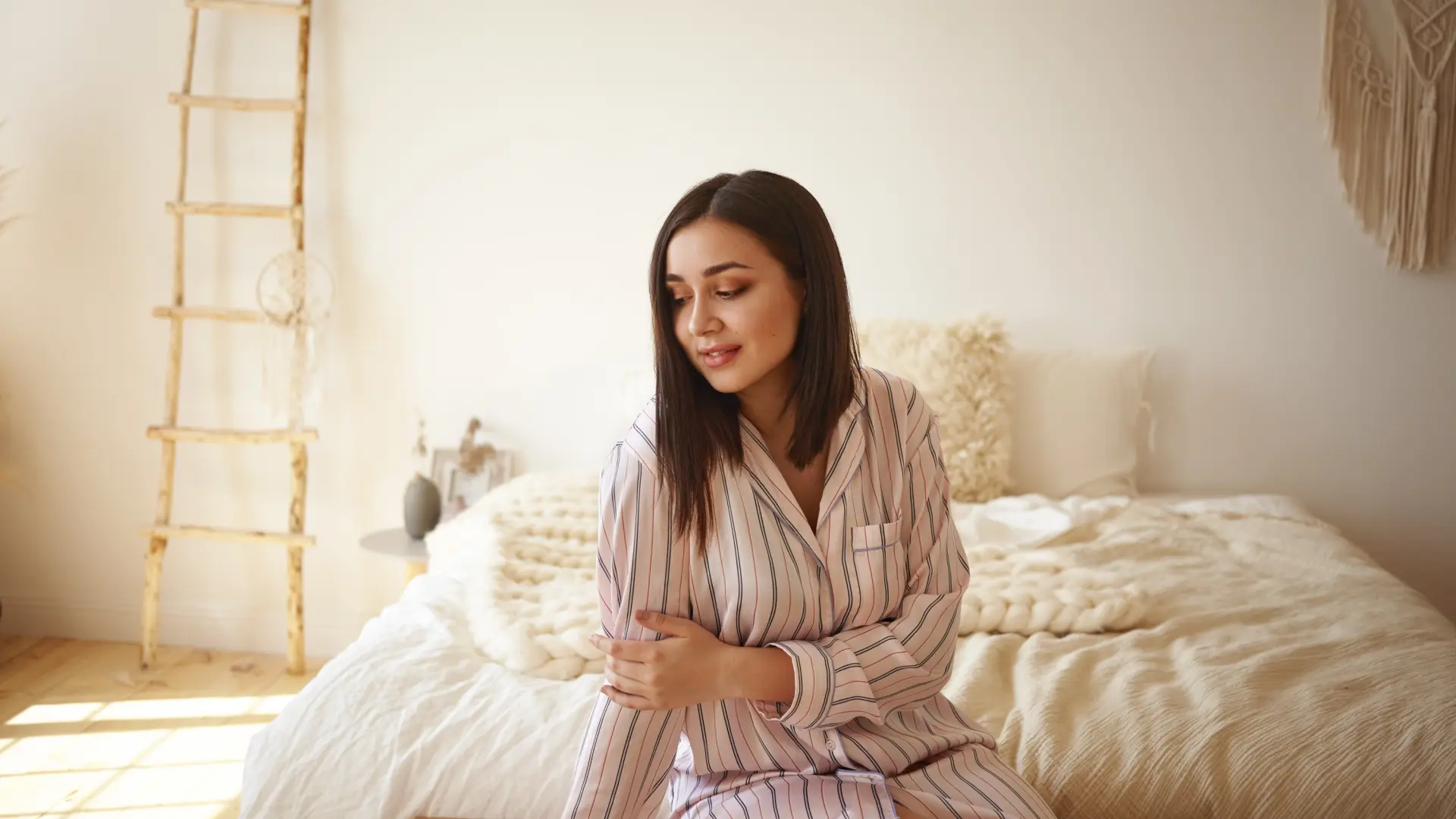 Microbiólogos revelan con qué frecuencia deberíamos lavar el pijama para evitar "un exceso de carga microbiana"