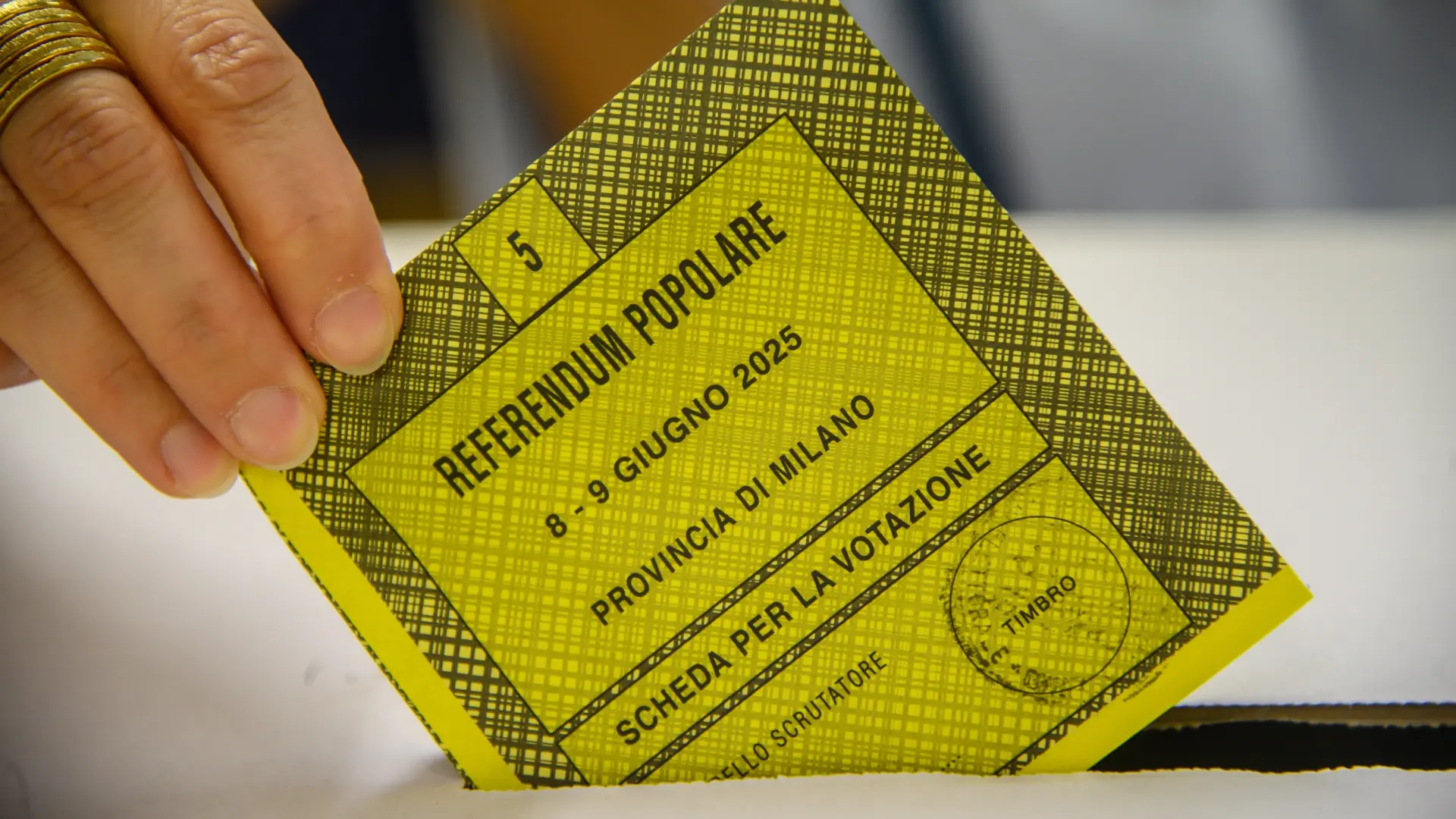 Italia vota en referéndum cambiar la legislación laboral y reducir el plazo para obtener la ciudadanía