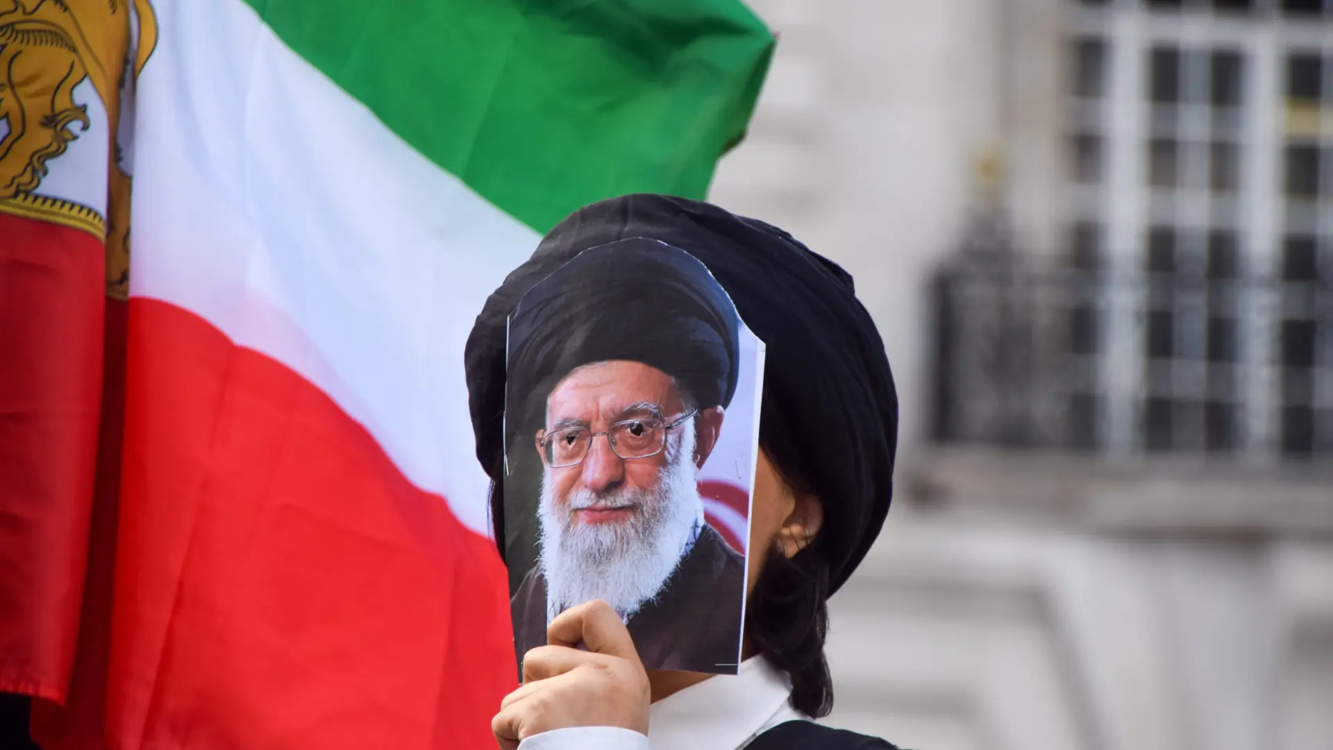 La oposición iraní en el exilio pide utilizar la situación actual para "derrocar" a los ayatolás: "Va más allá del programa nuclear"
