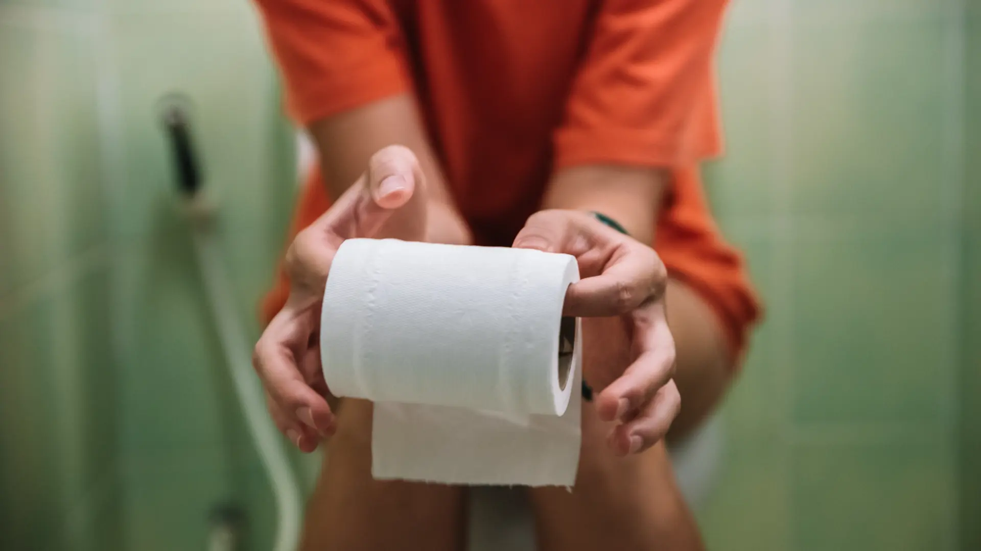 El síntoma temprano de un cáncer "asesino silencioso" que podría esconderse en tus heces