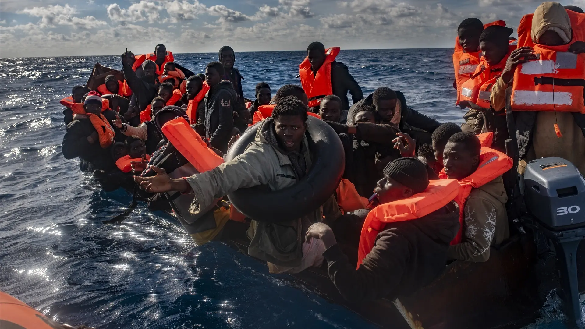 Desaparecen al menos 60 migrantes en aguas del Mediterráneo tras el naufragio de dos embarcaciones