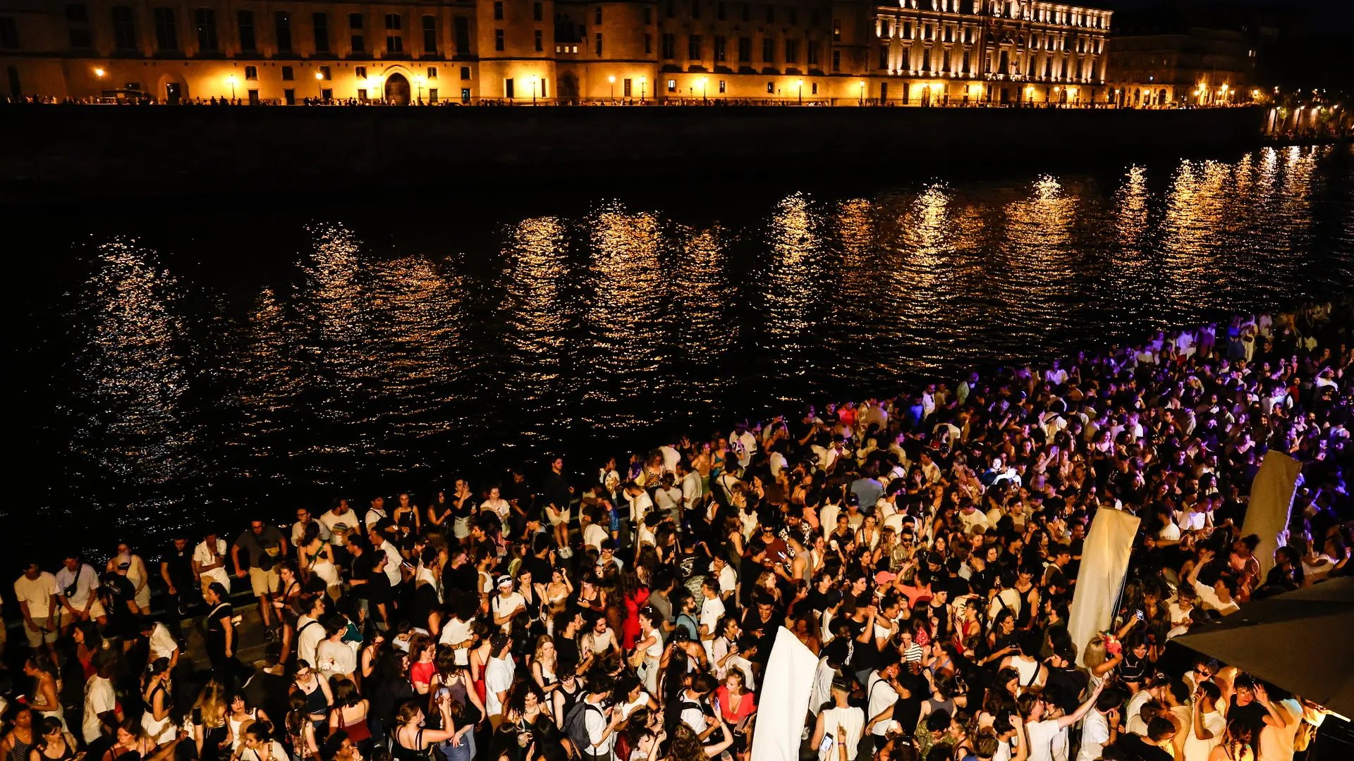 Más de un centenar de pinchazos de jeringuillas a mujeres y 300 arrestos en la Fiesta de la Música en Francia