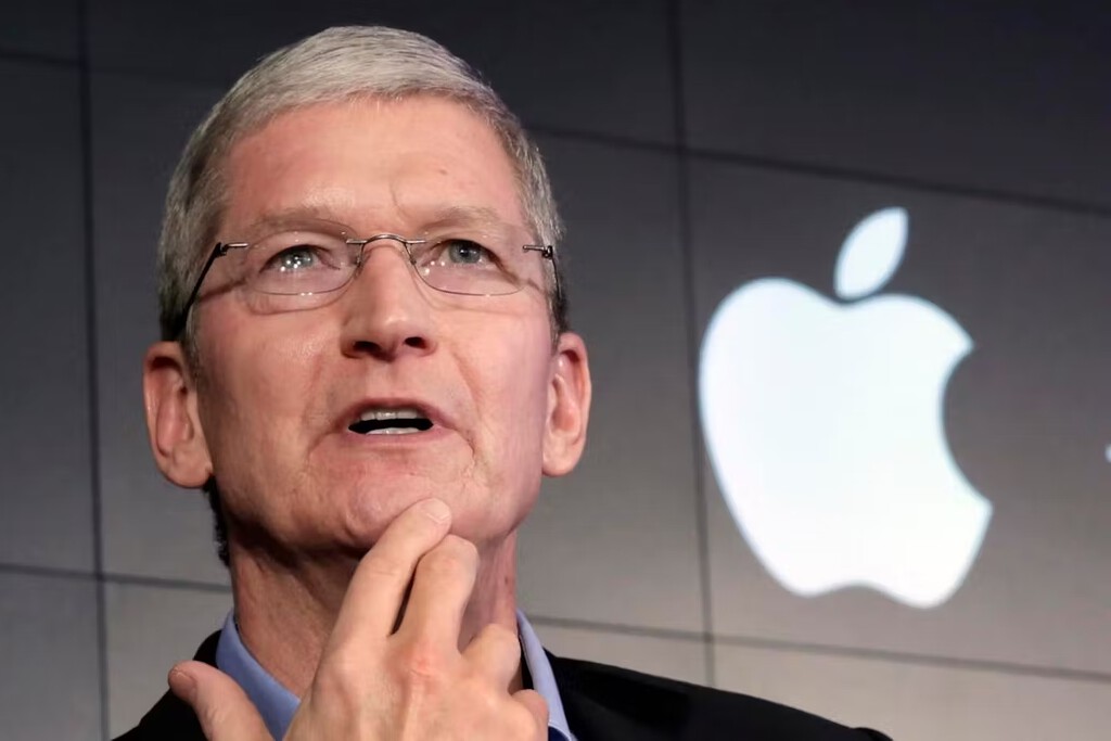 "Apple corre el riesgo de convertirse en la próxima BlackBerry o Nokia". Gurman revela en qué posición queda Tim Cook en Apple 