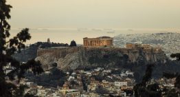 Los diez rincones que no te puedes perder en Atenas y dónde comer la mejor comida griega de la capital