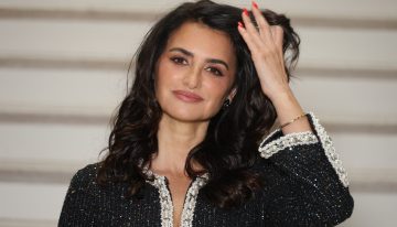 Los 3 colores de uñas que más se están pidiendo en los salones y ya llevan Penélope Cruz, Carlota Casiraghi y Laetitia Casta