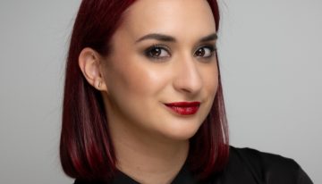 Esther Nieto, maquilladora: «Para suavizar las arrugas, aplica bases de maquillaje ligeras e hidratantes, son siempre un acierto para evitar marcar líneas»