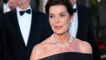 Abrimos el armario de Carolina de Mónaco: 7 prendas que la mujer más elegante lleva siempre en verano