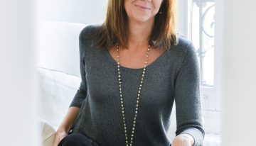 María Dueñas, escritora, se confiesa fan de Dickens, de Ricardo Darín, y «maniática del orden y la simetría»