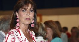 El vestido que llevaba Carolina de Mónaco en sus vacaciones en Saint Tropez vuelve a ser tendencia este verano