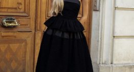 El vestido negro se lleva así este verano:  minimalista y relajad, para conseguir el look más elegante