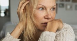 Pamela Anderson: «Tengo buen pelo gracias a la genética pero estos  productos  que uso a diario, ayudan mucho»