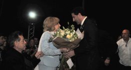 Racing lanzó una nueva campaña de socios que regaló una escena inolvidable en la que Gustavo Costas festejó con Mirtha Legrand