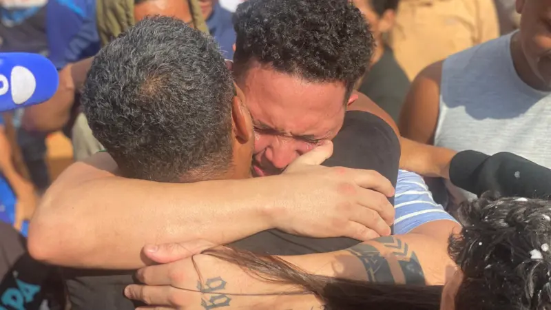 «Es un infierno lo que vivimos»: barrio de Maracaibo festeja regreso de cuatro venezolanos repatriados desde el Cecot