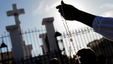 Trump impulsa libertad religiosa en oficinas federales: Se permitirá rezar y persuadir