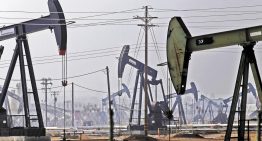 Petróleo sube más de 3% por alivio sobre guerra comercial y presión de Trump sobre Rusia