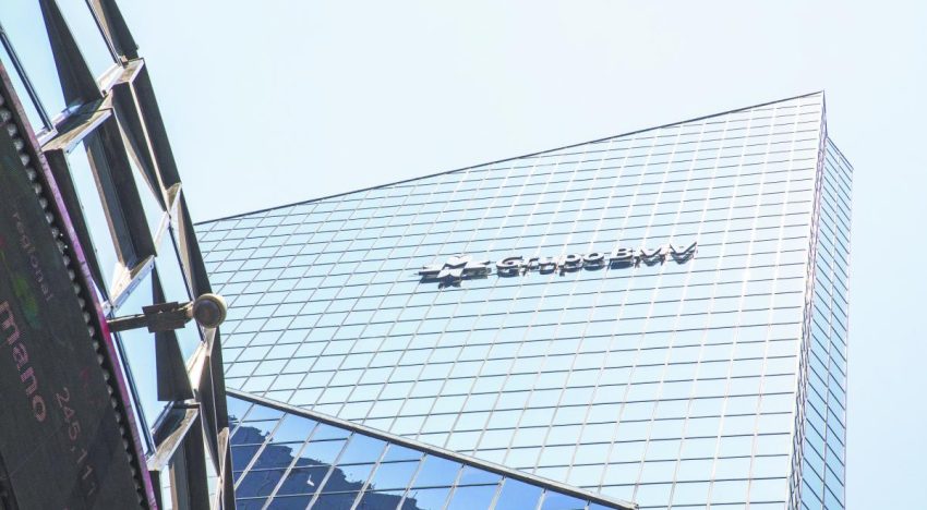 BMV retrocede tras racha de tres jornadas con avances; FEMSA y OMA lideran los descensos