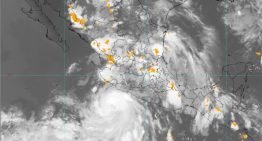 Flossie evoluciona a huracán categoría 1; se ubica a 220 km de Michoacán