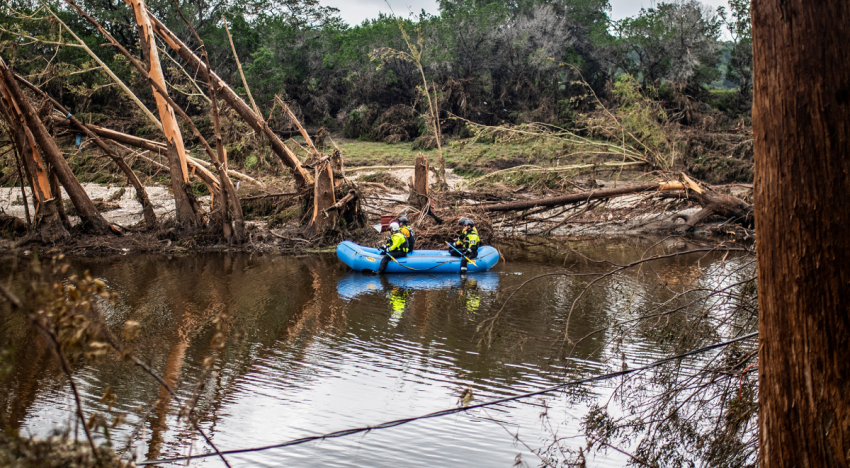 Cómo chocaron la geografía, el clima y fallos de políticas en las inundaciones en Texas