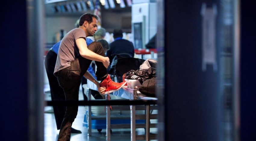EU ya no exigirá a pasajeros que se quiten los zapatos en los controles aeroportuarios