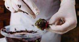 Cómo preparar las fresas Dubái y por qué son el postre más deseado