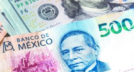 Peso mexicano se deprecia ante fortalecimiento del dólar tras indicadores positivos en EU