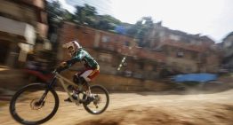 Velocidad cerro abajo: ciclismo urbano toma antiguo bastión de la violencia de Caracas
