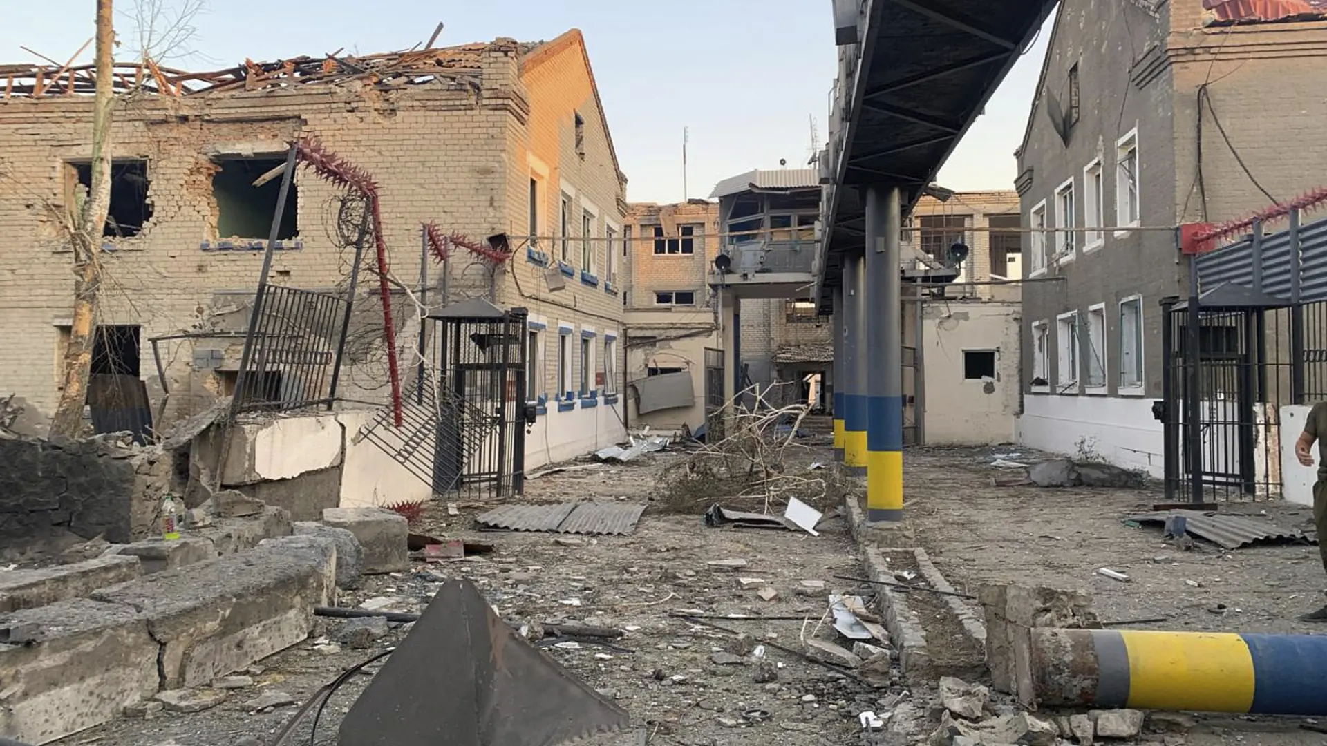 Rusia responde al ultimátum de Trump con un ataque que deja 16 muertos en una cárcel de Zaporiyia que ha quedado destrozada
