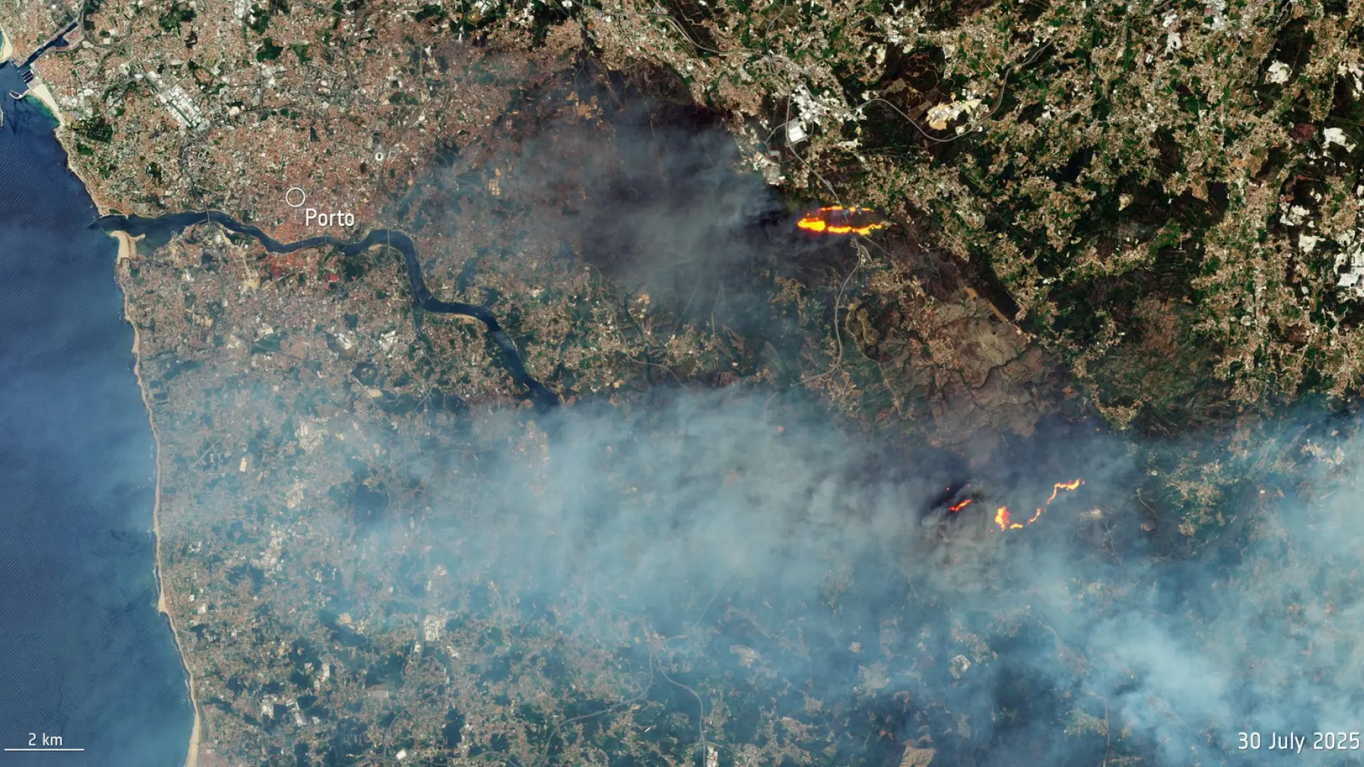 Las impactantes imágenes de la comarca portuguesa de Arouca cubierta por el humo
