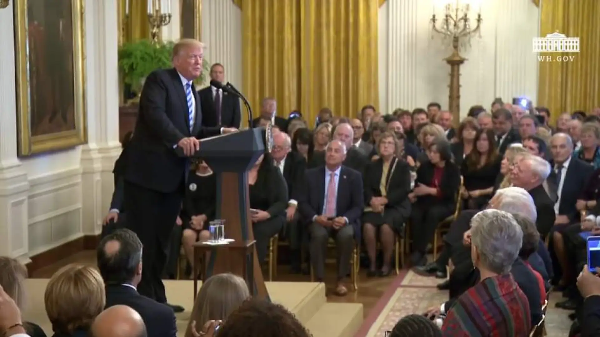 Un juez federal bloquea la orden de Trump de limitar la nacionalidad por nacimiento