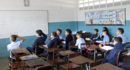 Inflación descontrolada obliga a colegios privados a aumentar matrículas escolares en Venezuela