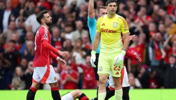 ¿Un dolor de cabeza para Scaloni?: se enfrió el interés de Manchester United por Dibu Martínez y aparece un destino exótico
