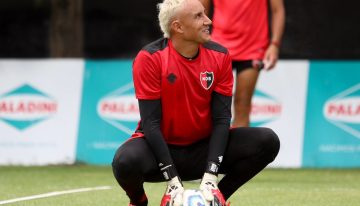 Tras su extraña ausencia en el debut de Newell's, Keylor Navas quiere irse a México: el sugestivo posteo de Fabbiani en la nueva novela del mercado de pases