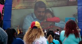 Risas, fotos y cámaras en Miraflores: Así manipuló Maduro la llegada de niños repatriados desde EEUU