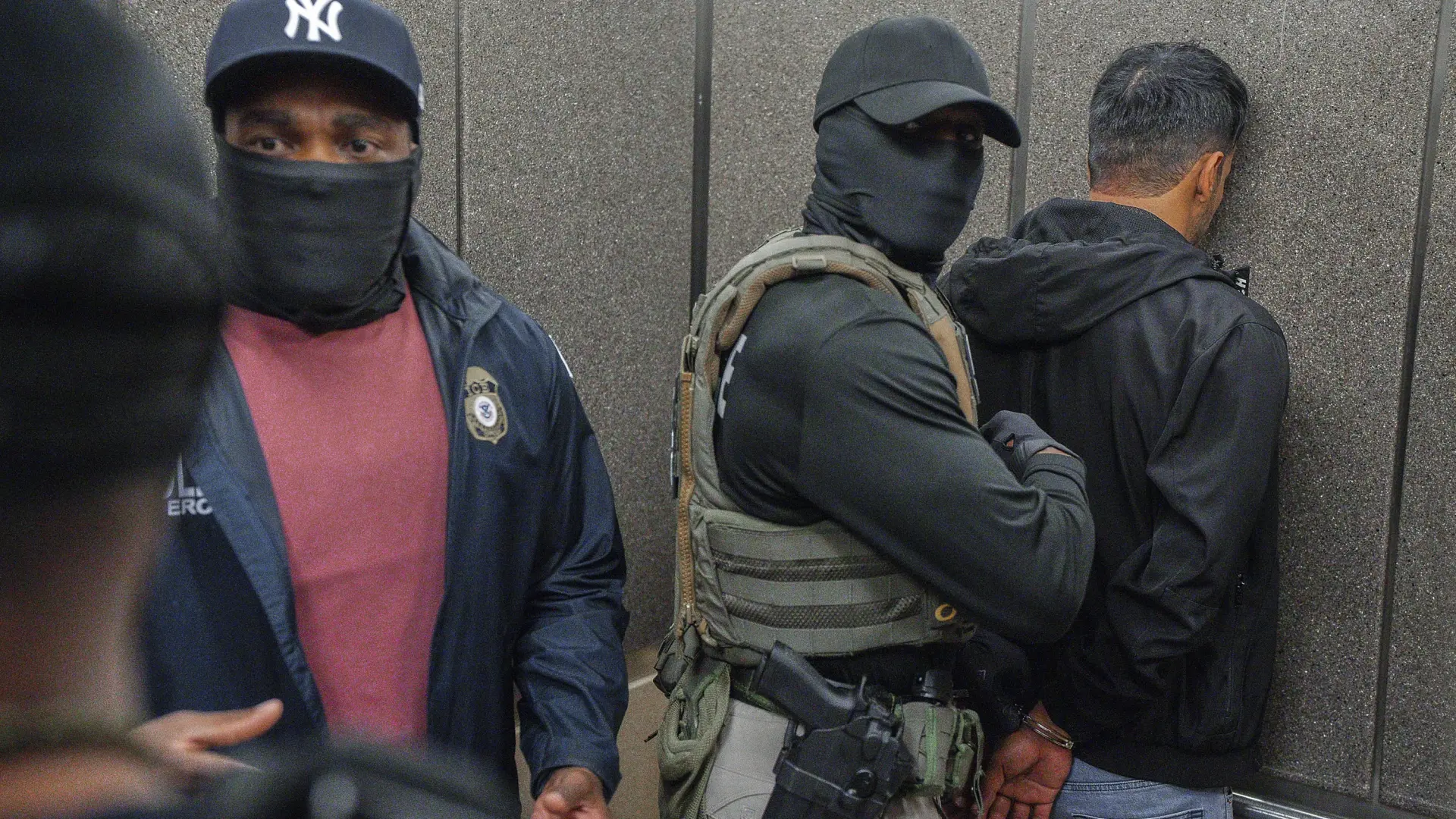 El fiscal general de Florida anima a los ciudadanos a denunciar a exparejas en situación irregular para deportarlas de EEUU