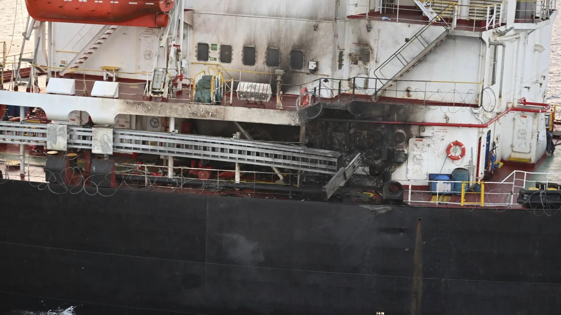 La Marina británica alerta de un ataque con armas y granadas contra un buque en el mar Rojo