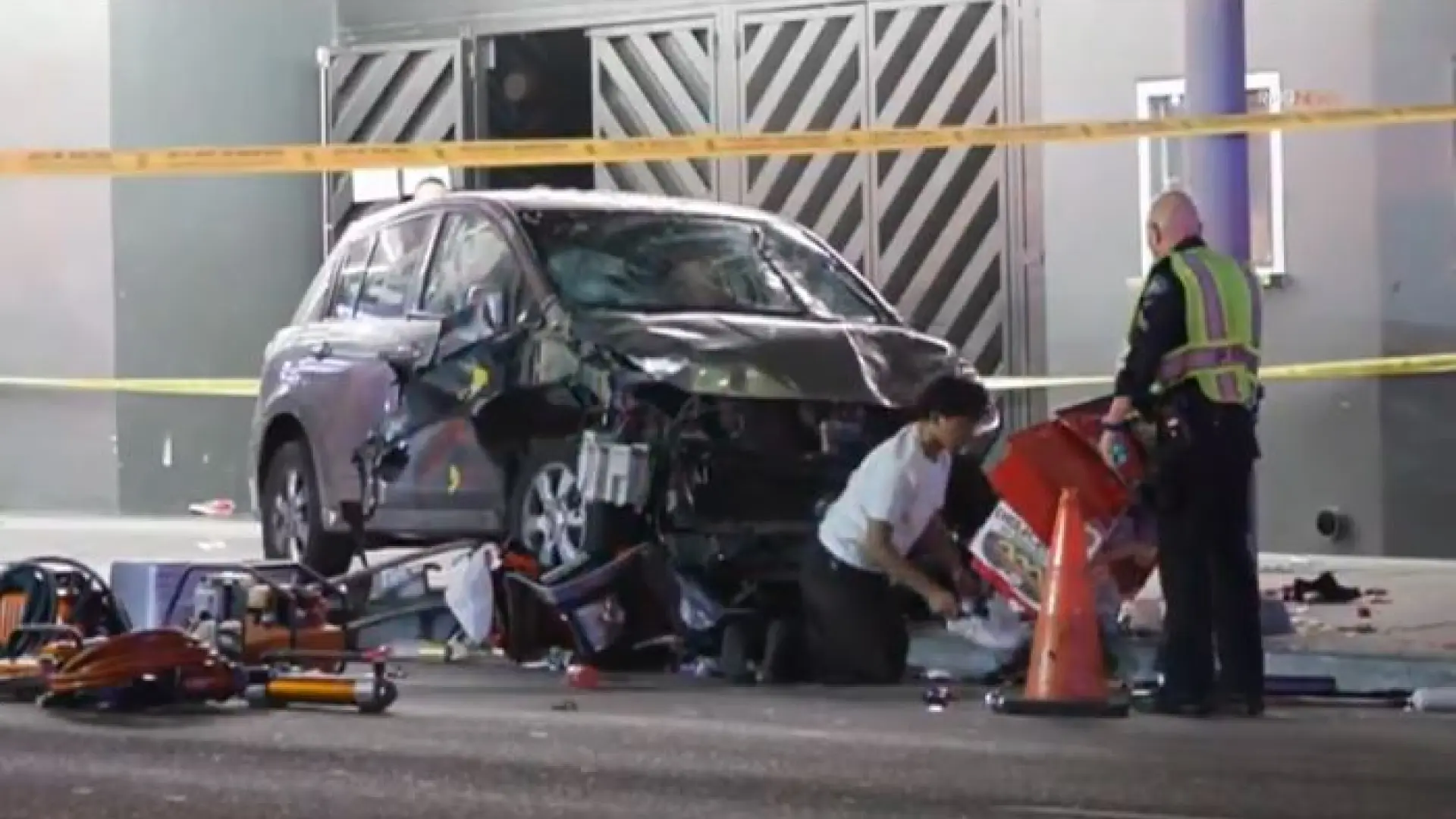 La Policía de Los Ángeles busca al hombre que disparó al conductor del atropello masivo