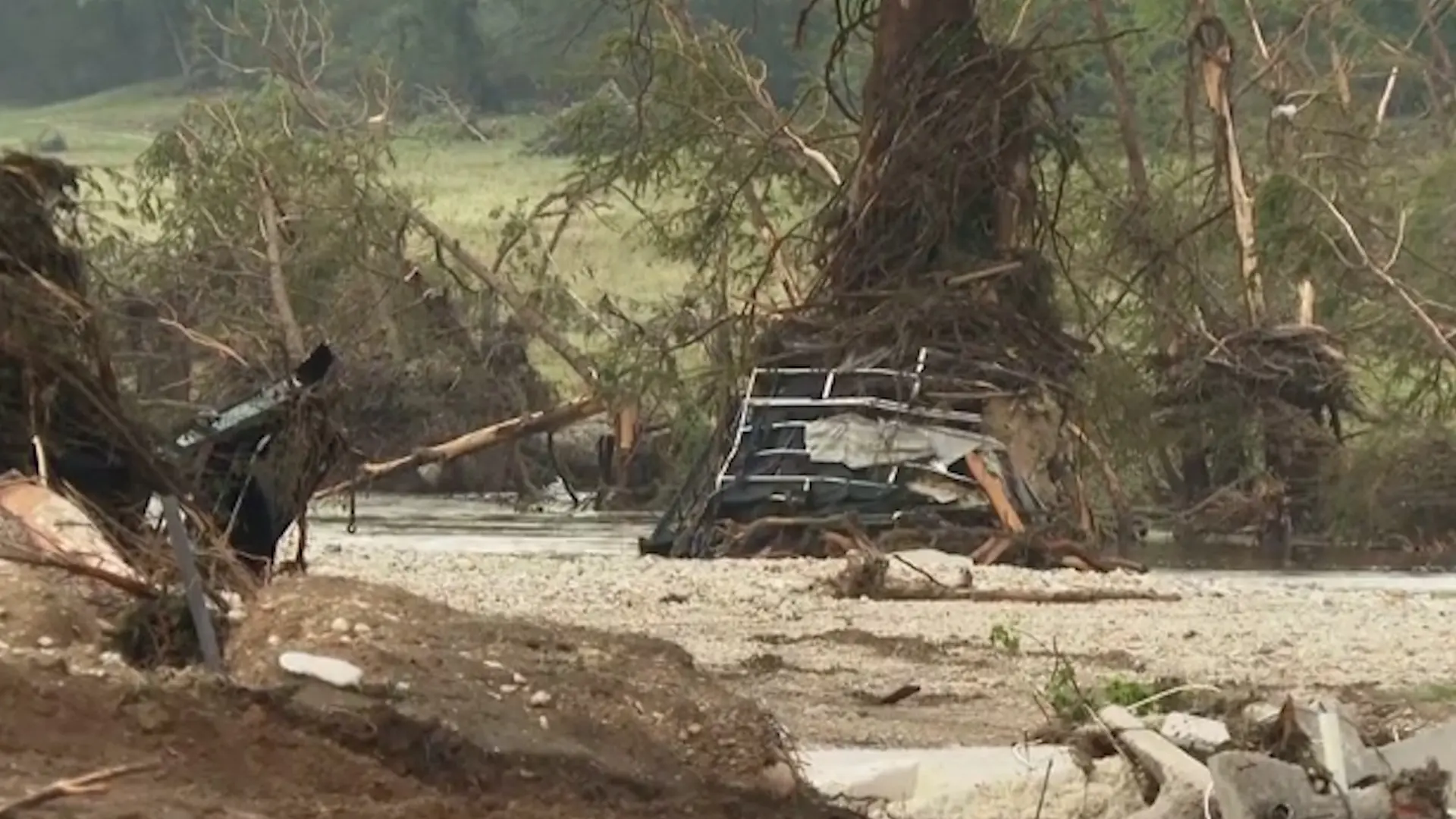 La lista de desaparecidos por la inundaciones de Texas se reduce de 160 a tres